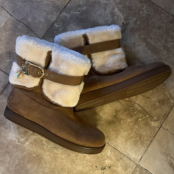 Guess ladies booties NWOT, camel color, brass accessories size 7 1/2 medium - Picture 2 of 14